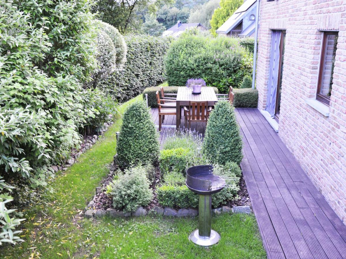 Modern Holiday Home In Stavelot With Fireplace Экстерьер фото